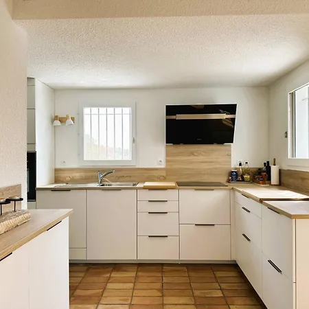 Les Medes Pour 7 Personnes Sur Le Domaine De Valcros, A Villa *